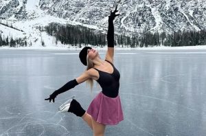 (ВИДЕО+ФОТО) Во бајковито кружување – Италијанската лизгачка на мраз го освојува интернетот со импресивни снимки од лизгање на замрзнати езера