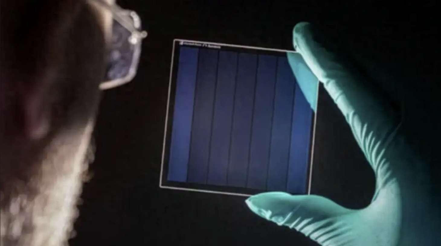 Microsoft разви „стакло за 10.000 години“ кое чува 4,84 TB податоци