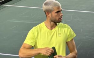 Aлкараз без проблеми до четвртфинале на турнирот во Доха