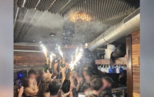 Момчето на загинатата келнерка сведочеше: Еден час се борев да ѝ го спасам животот по пожарот во швајцарскиот клуб