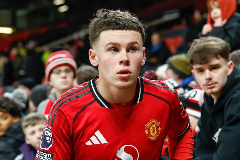 Каков татко – таков син: Руни јуниор добива договор со Манчестер јунајтед