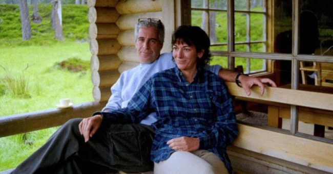 ГИЛЕЈН МАКСВЕЛ ОДБИ ДА ОДГОВАРА НА ПРАШАЊАТА ЗА ЕПСТИН НА СОСЛУШУВАЊЕТО ВО КОНГРЕСОТ