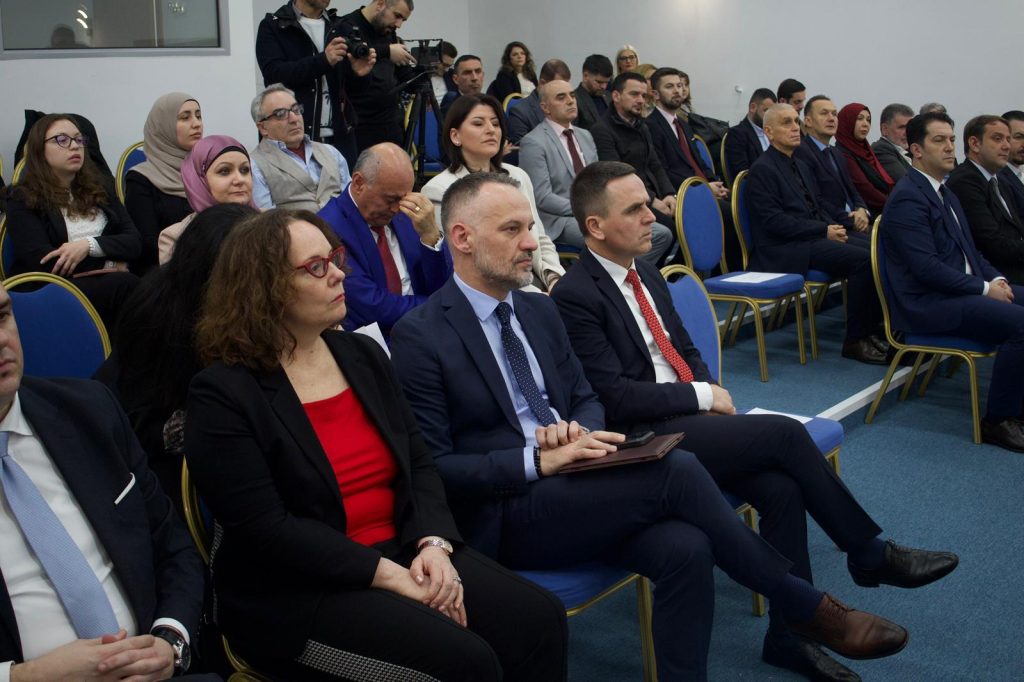 Фетаи: Албанскиот јазик истраен пред секој предизвик