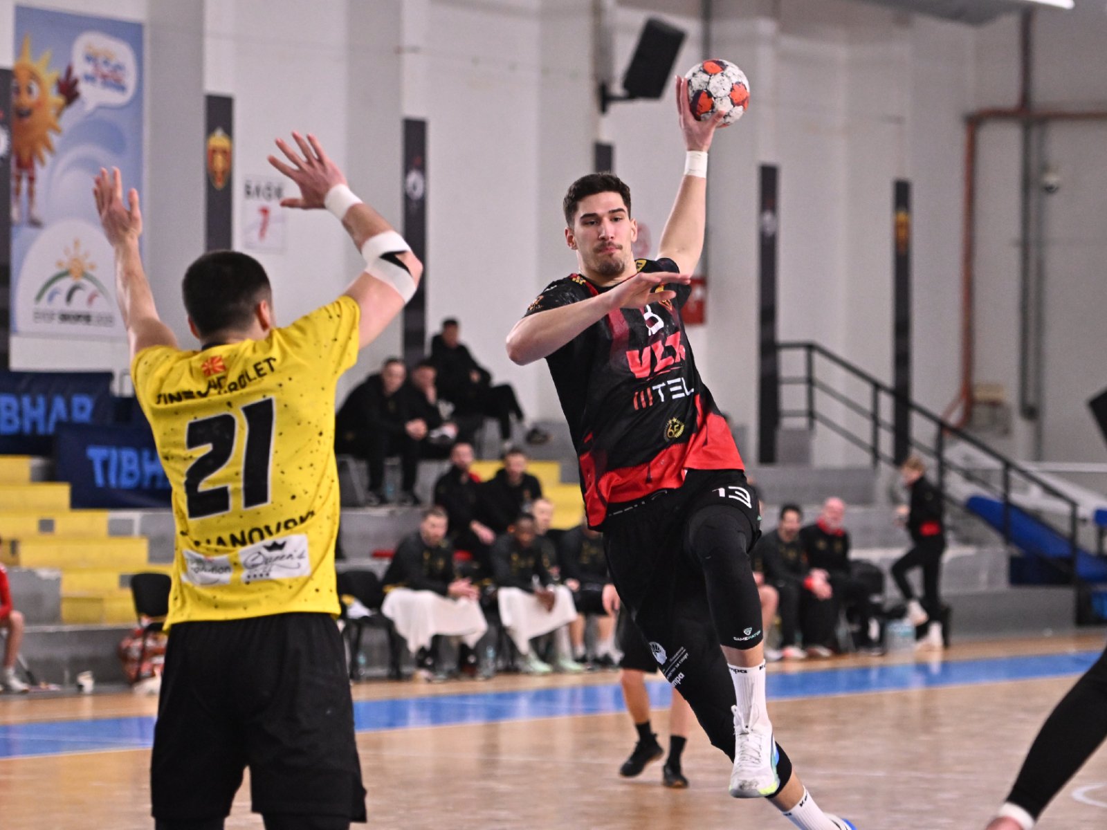 Вардар со победа од плус 16 гола се загреа за Бенфика