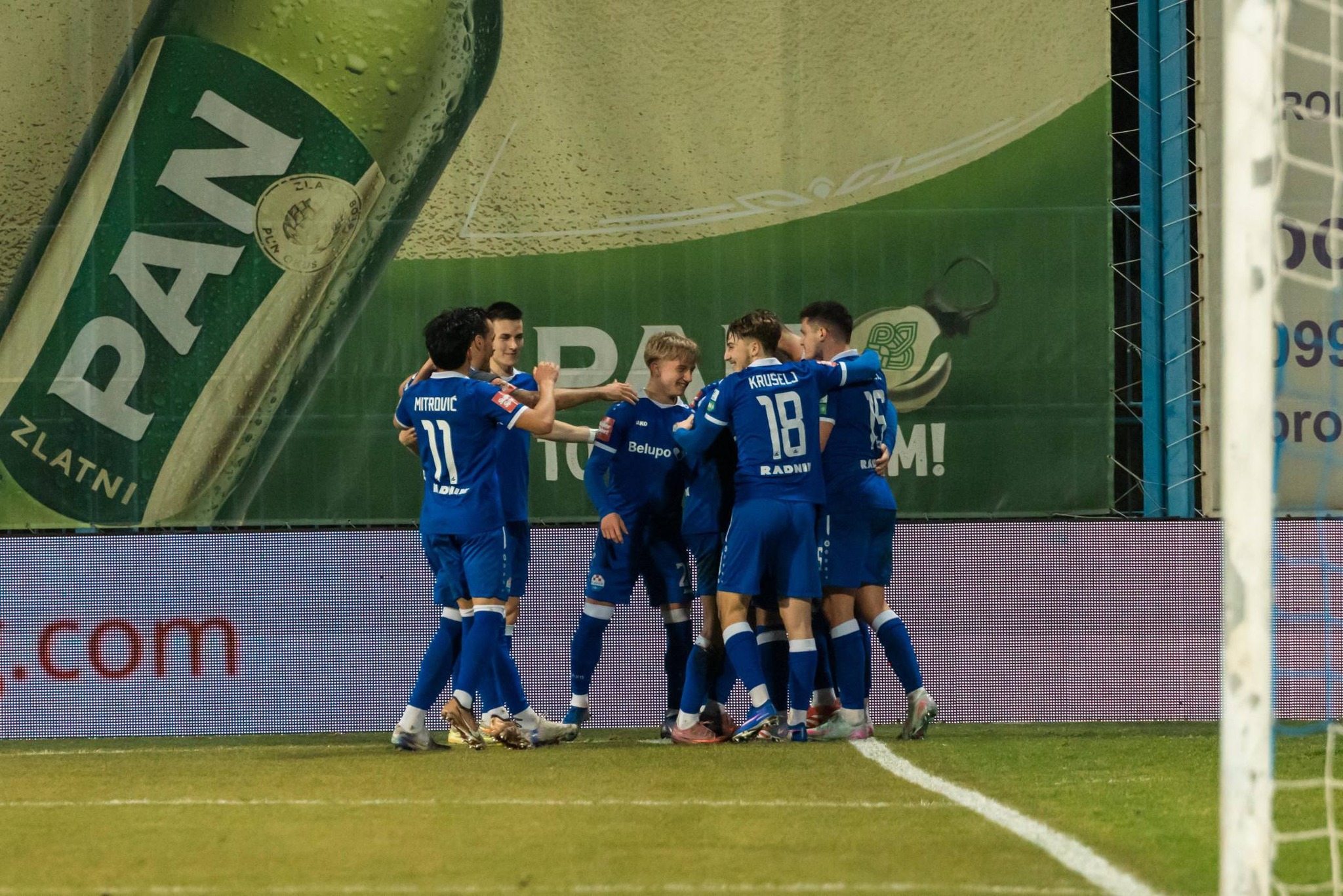 Ремек-дело на Жута од слободен удар за Славен Белупо, Крстовски даде гол за Истанбулспор! (ВИДЕО)