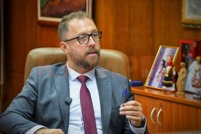 ЉУТКОВ: 2.618 пријави преку електронскиот систем за аплицирање на годишните конкурси за проекти од културата за 2026 година