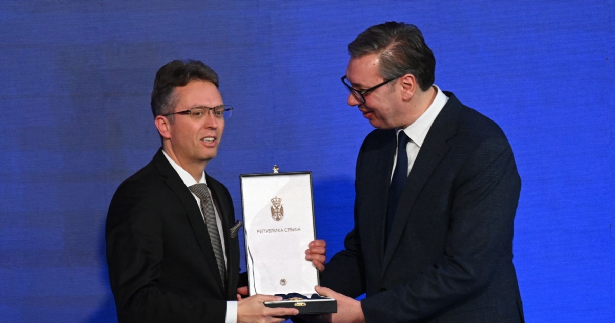 Вучиќ им додели ордени на унгарскиот министер и на раководители на кинески компании