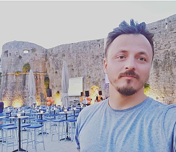 Пиштол во глава на Кајмакоски и барани 20.000 евра: Киднапиран, па спасен пејачот во Белград  - ВИДЕО