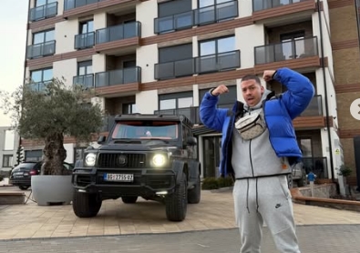 Гламна црн: Изгоре скапото возило на Бака Прасе