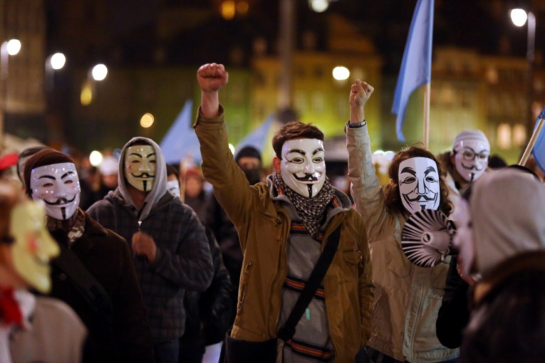 Мерц сака да ја укине анонимноста на инернет