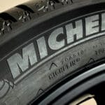 „Michelin“ ги игнорира проблемите со гумите со најголем откуп на акции досега