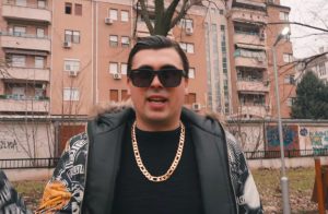 Младиот артист Ki4 ја претстави својата нова песна „Entropy“ – музичко патување низ внатрешниот хаос, емоциите и личната трансформација