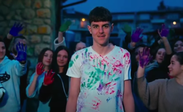 Видео: Учениците од СОСУ „Св. Кирил и Методиј” со поддршка за лицата со ретки болести