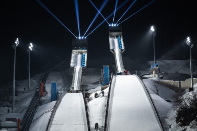 СКИ-СКОКАЧИТЕ СИ ВБРИЗГУВААТ КИСЕЛИНА ВО ПЕНИСОТ ЗА ДА ЛЕТААТ ПОДАЛЕКУ, ОБЈАВИ „БИЛД“