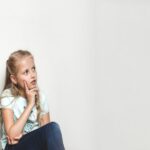 Ги учиме децата да пријавуваат, но дали ги учиме да си помагаат?