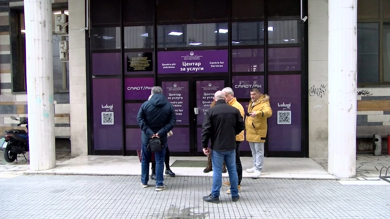 Вработените во управата за матични книги не се откажуваат од барањето за 20% раст на плата