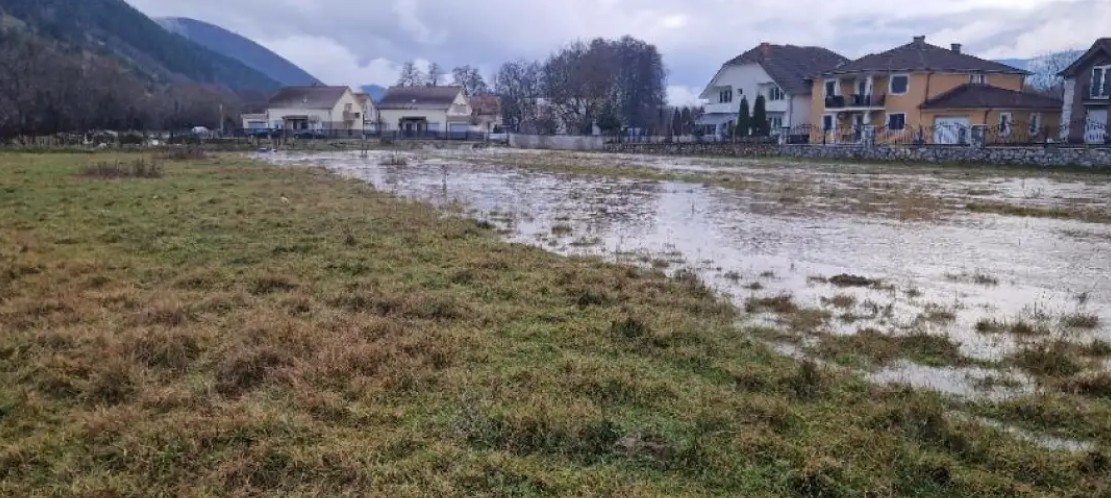 Длабок циклон и невреме во Македонија носат опасност од нови поплави