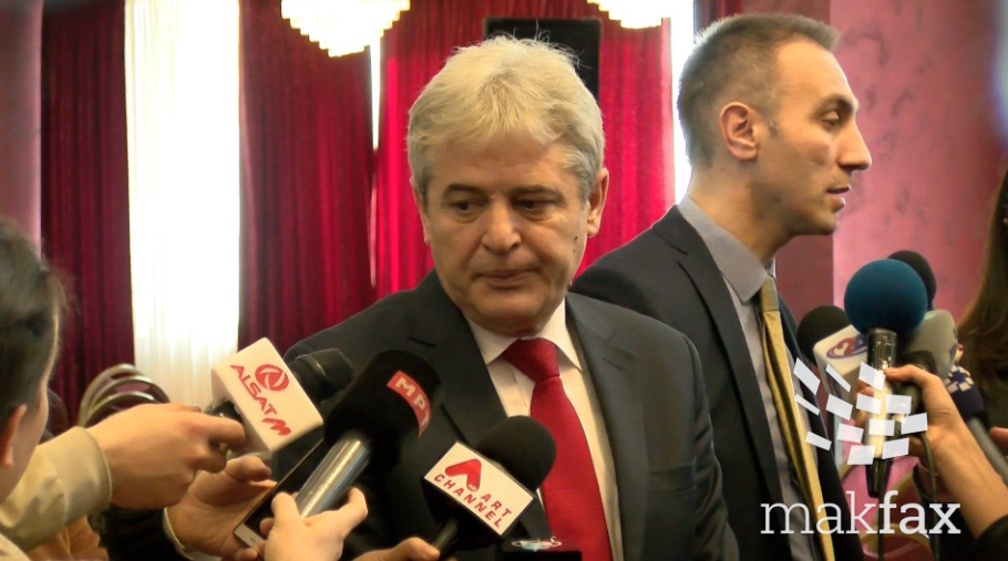 „Али Ахмети чека политичка егзекуција од поранешниот најблизок соработник, Артан Груби знае премногу“, велат од ВЛЕН