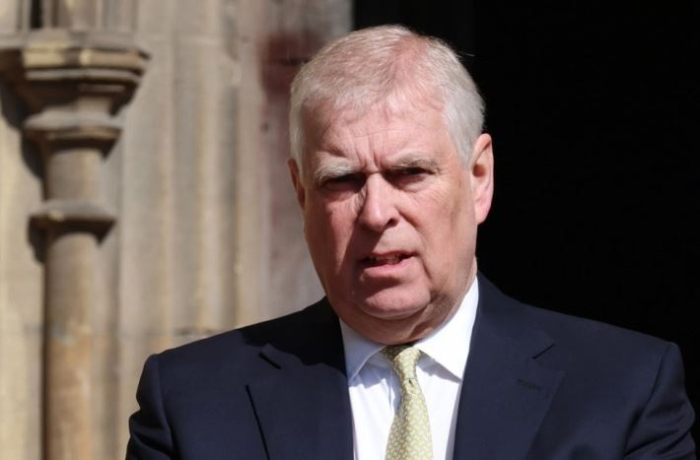 Продолжува претресот во домот на поранешниот британски принц Ендрју по обвиненијата за поврзаност со Епстин