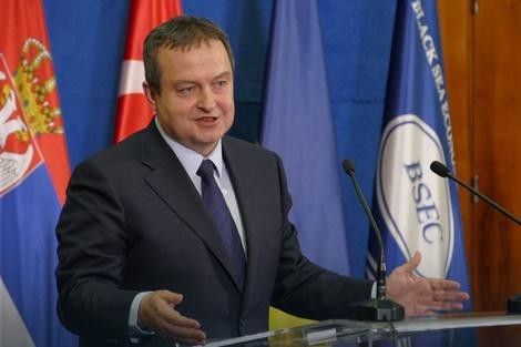 Вучиќ го посети Дачиќ на Клиниката за пулмологија: Ситуацијата е тешка, тој е на респиратор