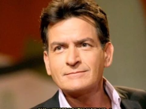 Чарли Шин ја има најконтроверзната лична животна приказна во Холивуд: Од најголем заводник и најплатен актер, до самотник без пари и со тешка болест