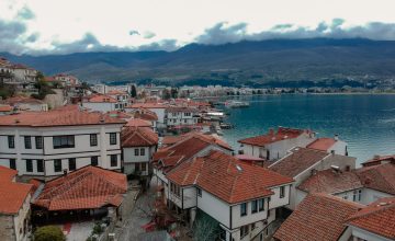 Променливо облачно со повремени врнежи од дожд кон крајот на денот