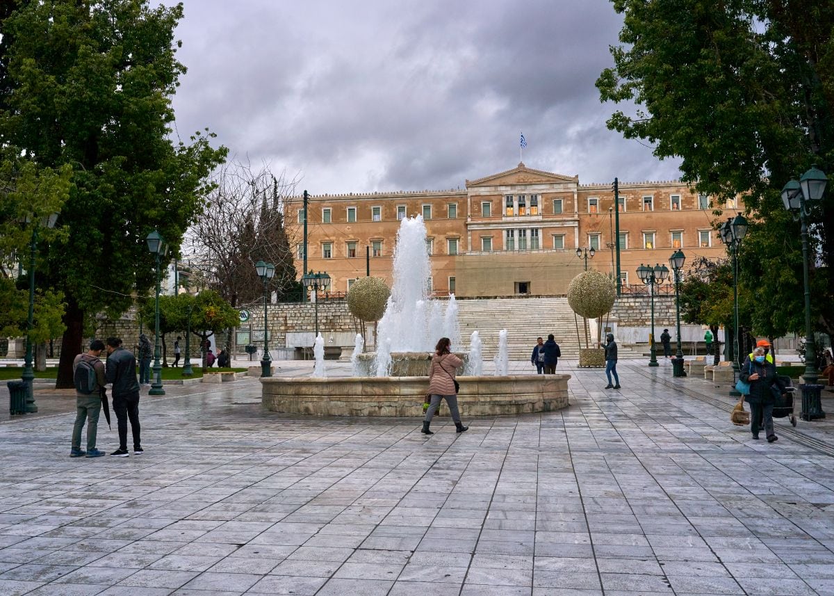 АТИНА ДЕНЕС БЛОКИРАНА ОД НЕЗАДОВОЛСТВОТО на земјоделците и синдикатите