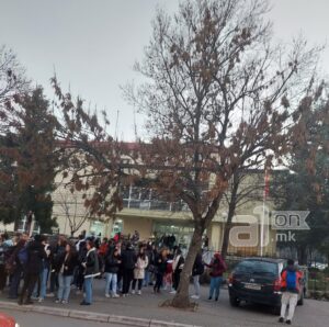 Лажни дојави за бомби во училишта во Скопје и Тетово