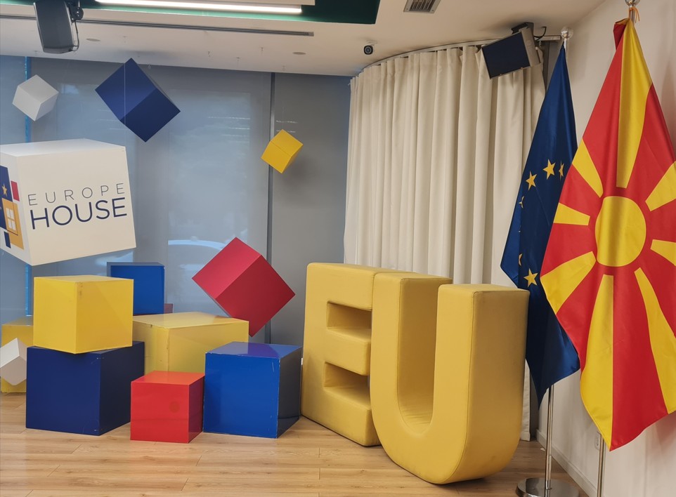 Комитетот за стабилизација и асоцијација го поздрави напредокот во справување со одредниците за отворањето на кластерот за фундаментални прашања