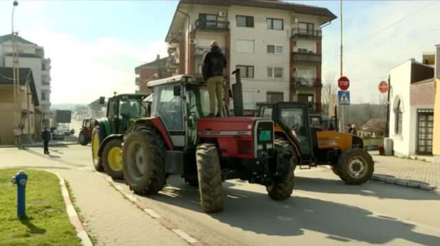 Разговорите меѓу српските земјоделци и министерот на земјата завршија без успех