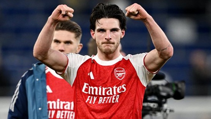 Срамни сцени на дербито на Северен Лондон: Деклан Рајс исмејуван со фотографија од сопругата (ФОТО)