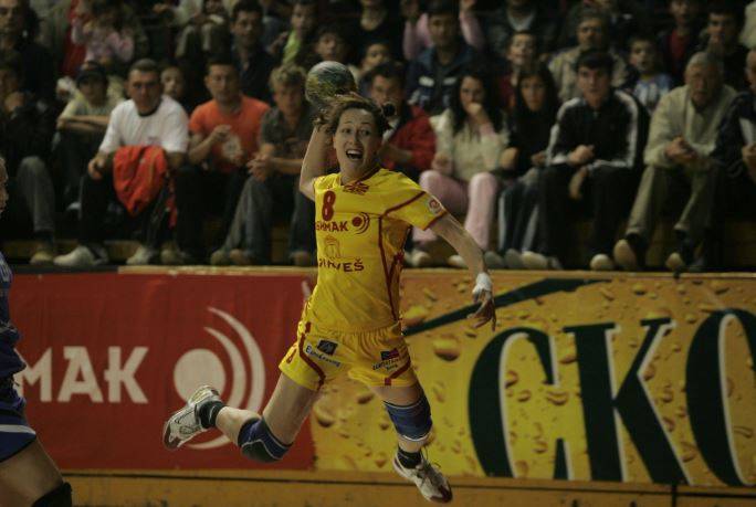 Во време на „пасошката криза“ пријател ме замоли а јас пријателски ургирав  да му помогнат. Екс ракометарката Радуловиќ ги отфрла обвинувањата дека била дел од група која за пари помагала