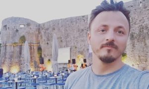 (ФОТО После потера – Српските медиуми: Победникот на „X Factor“ Даниел Кајмакоски киднапиран во Белград, пронајден врзан во автомобил