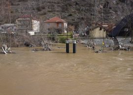 Поплавите го извадија ѓубрето од реките