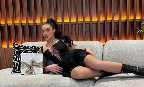 Некогашната македонска ријалити убавица со деколтираниот раскош ја возбуди јавноста: Елеонора Кочовска е ултра секси… “до коска“! (ФОТО+ВИДЕО)