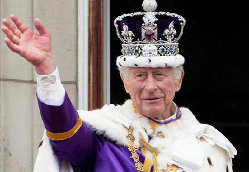 Кралот Чарлс ја поддржа полициската истрага за врските на неговиот брат Ендру со Епштајн