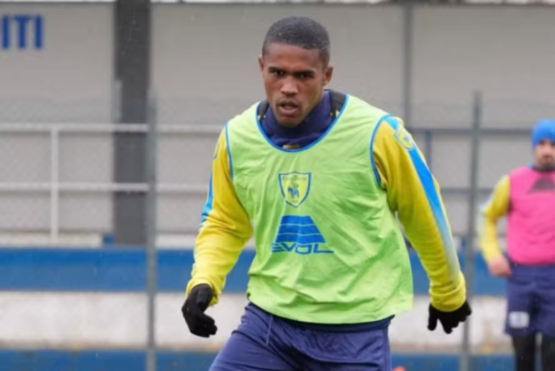 Го паметите ли Даглас Коста? Ене го игра во Кјево