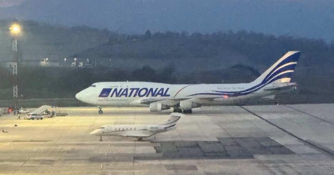 ТРОЈНО ЗГОЛЕМЕН КАРГО ТРАНСПОРТОТ НА СКОПСКИОТ АЕРОДРОМ ЗА ВРЕМЕ НА ПРОТЕСТИТЕ НА КАМИОНЏИИТЕ