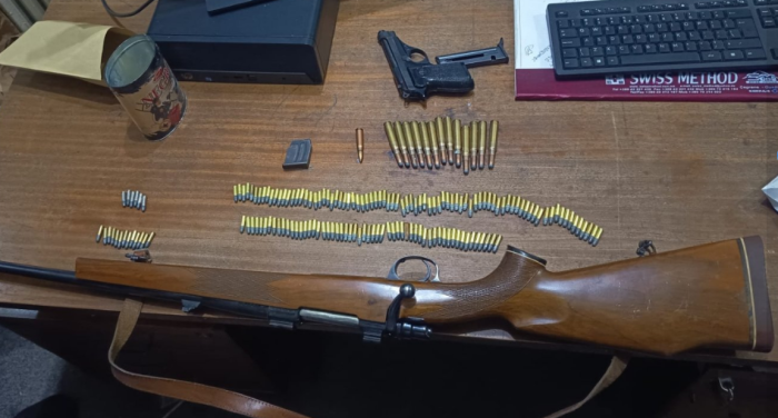 Претрес во Гостивар, пронајдени дрога, оружје и муниција, приведени четири лица