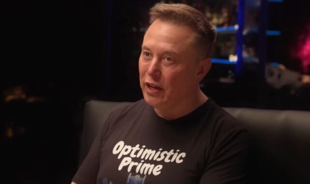 Маск: SpaceX го промени својот приоритет, целта сега е да се насели Месечината, а не Марс