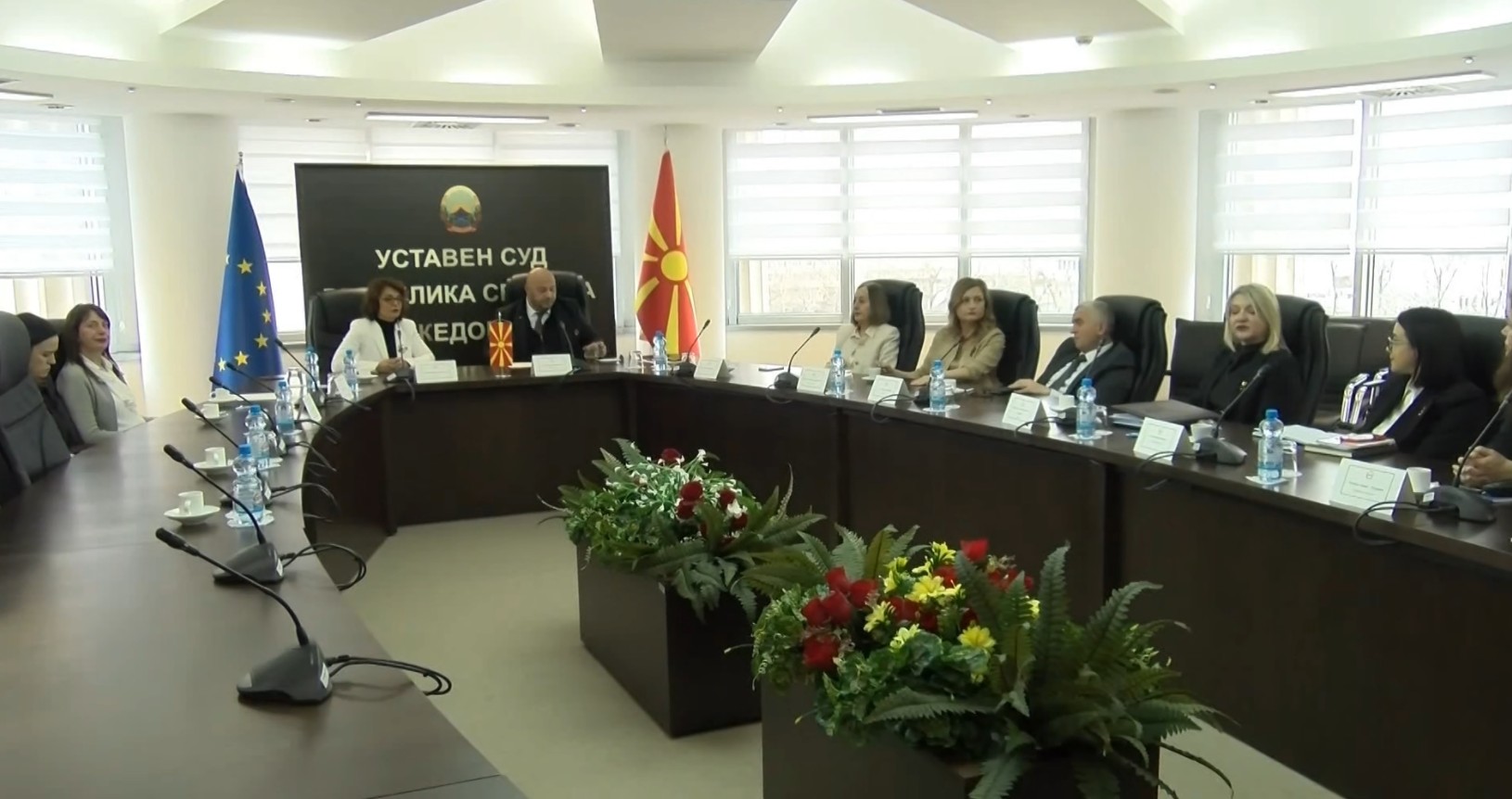 Уставен пред комплетирање – се чека изборот на нови судии за одлука за Законот за јазици