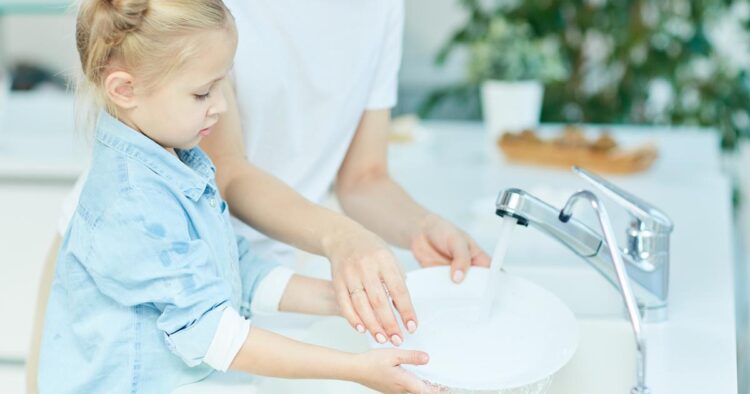 Кои домашни работи децата ги правеле во минатото, а родителите денес не им ги задаваат?