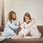 Овие фрази порано ги кажуваа мајките, а денес би ги шокирале приврзаниците на нежното родителство