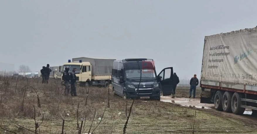 Запленети над 40 тони дрога, акцијата продолжува