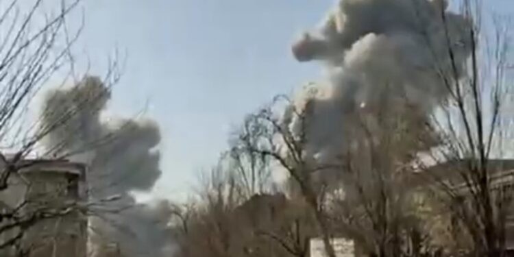 (ВИДЕО) Ракети ја погодија резиденцијата на Ајатолахот Али Хамнеи во Техеран