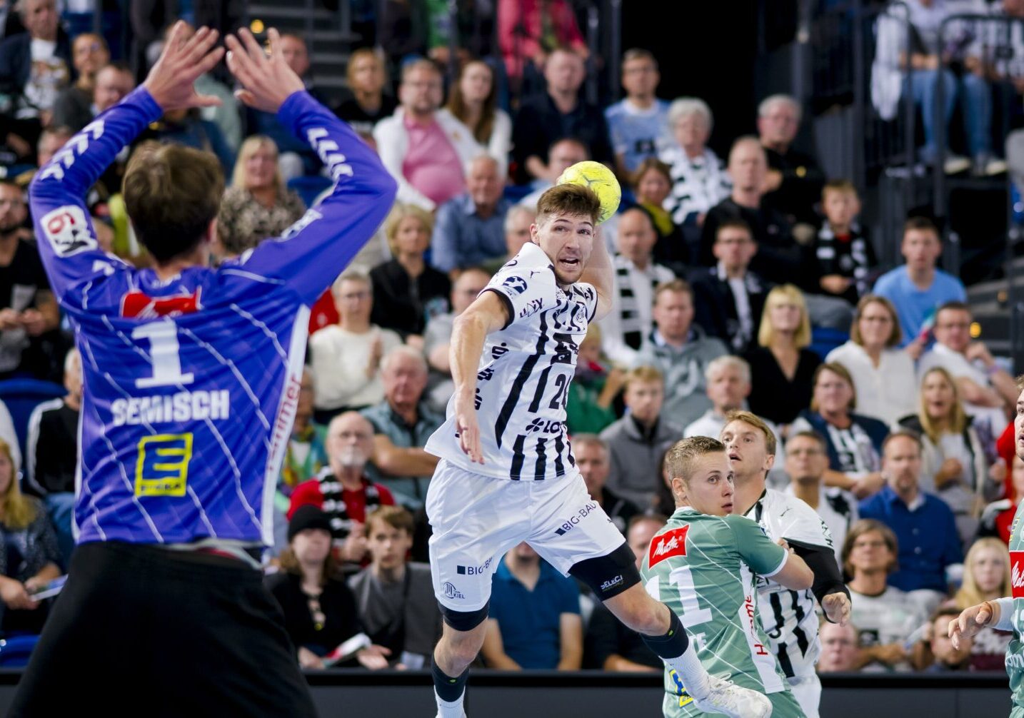 Кил триумфално среде Фленсбург, Кадетен ја шокира Фредериција