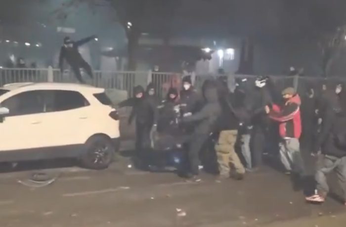 ГОЛЕМИ НЕРЕДИ ВО ИТАЛИЈА: Повредени 31 полицаец во протестите против затворањето на левичарски културен центар во Торино