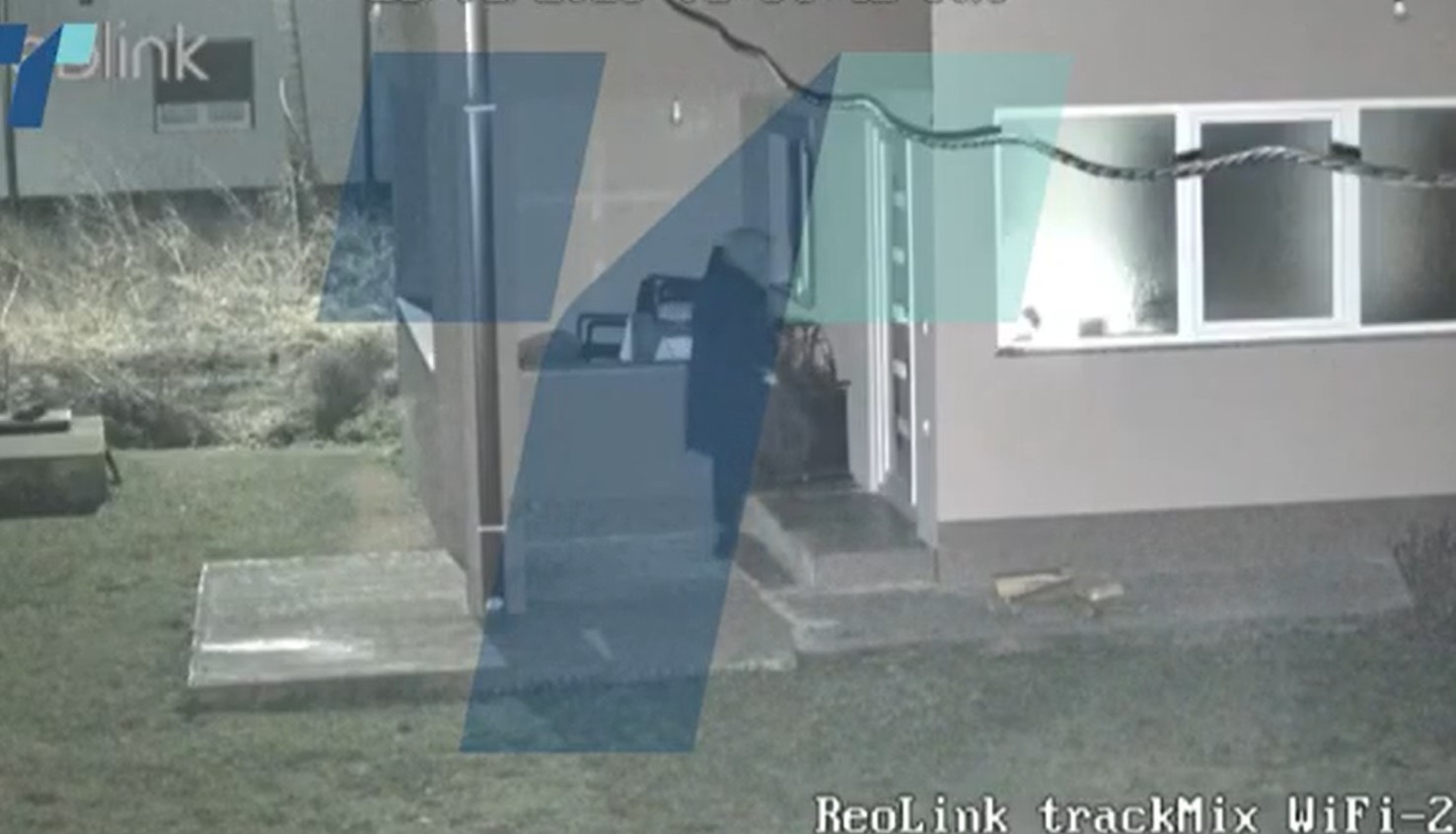 (ВИДЕО) Се појави снимка од убиецот од Старо Нагоричане како се вртка ноќе околу куќа