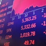 Wall Street: Индексите паѓаат, цените на нафтата растат!