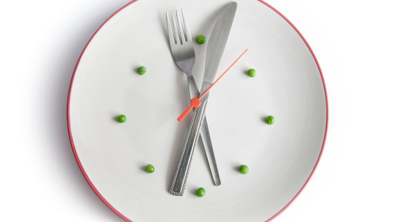 Дали НАИЗМЕНИЧНОТО ПОСТЕЊЕ влијае на МЕТАБОЛИЗМОТ?